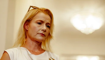 Samovražda matky obete masovej streľby na Karlovej univerzite má dohru. V prípade obvinili bývalého policajta