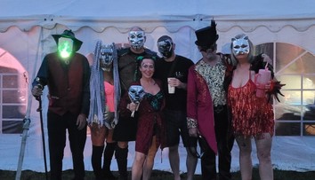 Nenápadná obec získala povesť Mekky sexu: Obyvatelia sa sťažujú na hluk vychádzajúci z areálu swingers festivalu