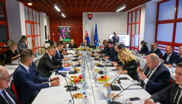 Vláda má za sebou prvé výjazdové rokovanie v tomto roku. Tentokrát nemuseli jazdiť stovky kilometrov