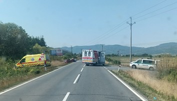 Pri Žiari nad Hronom sa čelne zrazila sanitka s autom. Zranilo sa päť ľudí