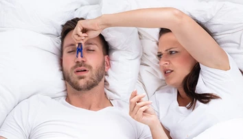 Spíte osem hodín a napriek tomu ste unavení? Problém môže ležať vedľa vás