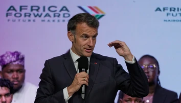 VIDEO: Francúzsky prezident šokoval publikum v Keni. Na pódiu im udelil nečakanú „výchovnú lekciu“