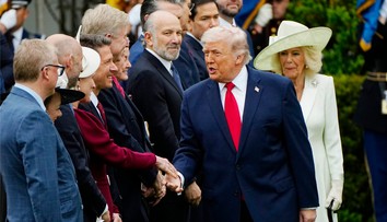 VIDEO: Chcel zastúpiť kráľa Karola, no zabudol na Kamilu. Trumpov prešľap zachytila kamera