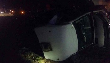 Vážna ranná nehoda na D2 pri obci Sekule. Auto skončilo prevrátené v priekope