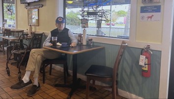 Dedko chodil každý deň do tej istej reštaurácie. Keď raz neprišiel, šéfkuchár vedel, že sa stalo niečo zlé