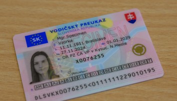 V obci na Záhorí sú v šoku. Starosta začal neplatičom brať vodičáky