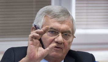 Vláda odvolala Jahnátka z postu šéfa ÚRSO