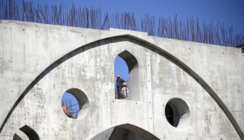 Priamo v srdci EÚ vyrastá obrovská mešita. Okrem rozmerov budí pozornosť aj organizácia, ktorá za projektom stojí