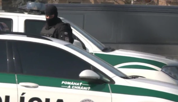 Veľká policajná razia na západe Slovenska. Primára zatkli pre viacero údajných úplatkov