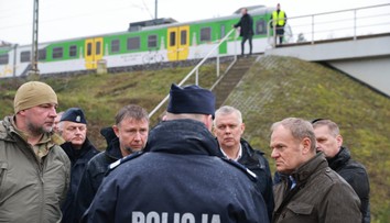 Železničnú trať neďaleko Varšavy zničil výbuch. Podľa premiéra Tuska to vyzerá na sabotáž