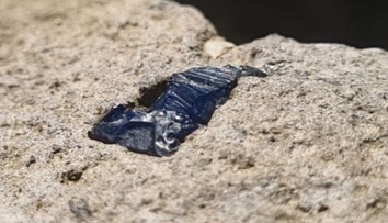 Amatérsky mineralóg našiel najväčší drahokam Slovenska. V lokalite na Gemeri objavil unikátny zafír