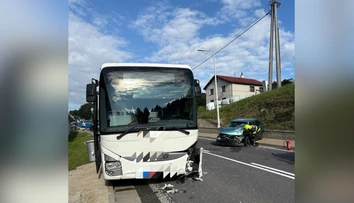 Dopravná nehoda na severe Slovenska. Zrazil sa autobus s autom