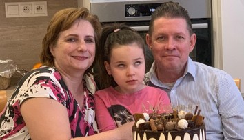 Vychovali dvoch synov a starali sa o ďalších 28 detí. Manželia zasvätili život pomoci tým najzraniteľnejším (príbeh)