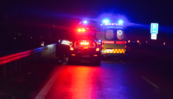 FOTO: Ojedinelá tragédia na R1. Mladá žena vypadla, alebo vyskočila z taxíka,  usmrtilo ju ďalšie auto