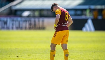 Dukla Praha hrala zápas o všetko. Dala si tri vlastné góly a zostúpi