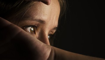 Zneužívanú ženu odsúdili za zabitie manžela. Hollande jej zrušil trest