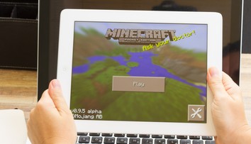 Školáci chceli v PC hre vyhodiť do vzduchu budovu tajnej služby. Obvinili ich z terorizmu