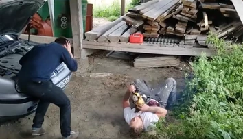 Nechutný žart sa zmenil na horor. Muža mala akože dorezať motorová píla
