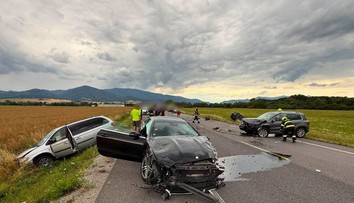FOTO: Hromadná nehoda pri Martine. Na mieste sú všetky záchranné zložky