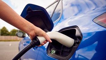 Závod na výrobu batérií do elektromobilov dostane stimul 214 miliónov eur