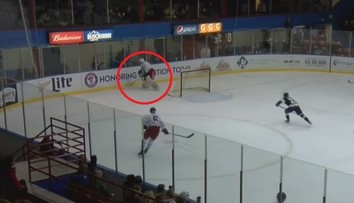 VIDEO: Slovenský brankár Durný v zámorskej lige rozhodol zápas gólom cez celé klzisko