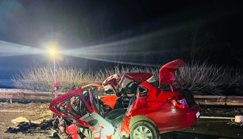 FOTO: Dvaja mŕtvi po mrazivej nehode na diaľnici D1. Po čelnej zrážke s kamiónom nemali šancu