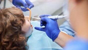 Máme ich mať bezplatne. Prečo teda u zubárov doplácame za plomby?