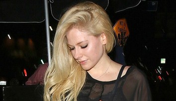 Konečne šťastná? Po boku Avril Lavigne sa ukázal neznámy muž