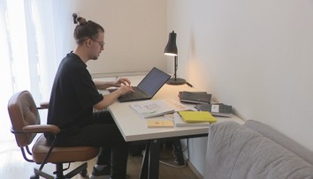 Má dyslexiu, no tvorí pre hviezdy. Básnik spolupracoval s Luckou Bílou aj Vojtěchom Dykom