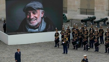 Posledný búrlivý potlesk: Francúzsko sa rozlúčilo s Jeanom-Paulom Belmondom