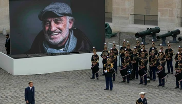 Posledný búrlivý potlesk: Francúzsko sa rozlúčilo s Jeanom-Paulom Belmondom