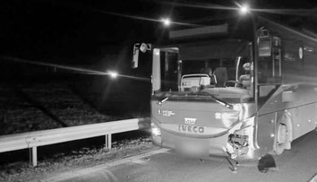 Smrteľná zrážka pri Martine. Autobus zachytil chodkyňu (†24), ktorú odhodilo a narazilo do nej ďalšie auto
