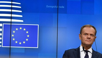 Tusk: Erdoganove vyjadrenia o utečencoch sú nemiestne