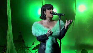 Rihanna naživo, ako ste ju dávno nevideli. Žiaden sex, len spev