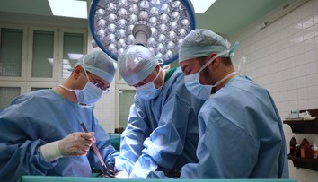 Nemocnice rušia operácie aj vyšetrenia. Môže za to sviatok