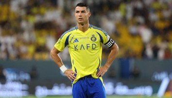 Za minútu inkasuje stovky eur, za deň státisíce. Z chudobného chlapca sa stal prvý futbalový miliardár