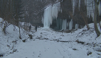 Karavanom po Slovensku: Očarujúci ľadopád aj historický kaštieľ s letohrádkom