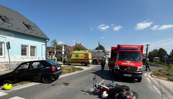 FOTO: Pri vážnej nehode zasahoval vrtuľník. Motorkárka bojuje o život, no je pri vedomí