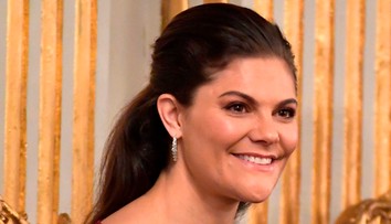 Švédsky kráľovský dvor mlčí o obvineniach, že korunnú princeznú Victoriu ohmatával známy muž