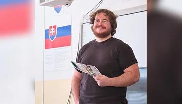 Slovenský učiteľ prekvapil internet. Namiesto bifľovania dátumov učí žiakov myslieť