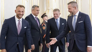 Plánoval okrúhly stôl s lídrami všetkých parlamentných strán, no nevyšlo to. Prezident tak pozval len zástupcov koalície