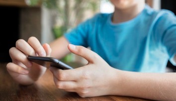 Hejt na internete zraňuje rovnako ako v realite. Odborníčky radia, ako sa mu postaviť