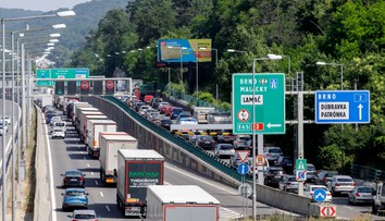 Doprava v Bratislave kolabuje: Dve nehody a pokazené auto uzatvorili Sitinu