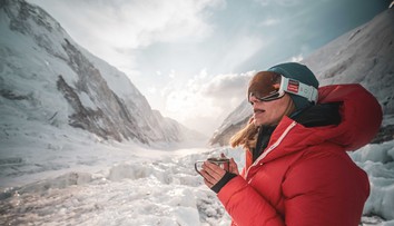 Pozrela sa smrti do očí, priamo pod sebou uvidela nehybné telo. Každý je na Evereste sám za seba, tvrdí Lucia Janičová