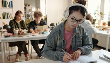 Alarmujúce zistenie vedcov: Populárna funkcia slúchadiel môže spôsobovať neurologické problémy