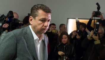 Bašternák pred súdom pre komplex, v ktorom býval Fico. Znalci sa nezhodujú na cene