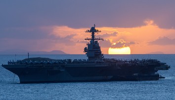 Trump stupňuje tlak na Irán. Na Blízky východ vyslal druhú lietadlovú loď