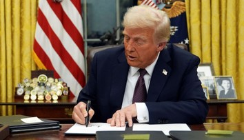 Trump vyhadzuje ľudí na všetky strany. O funkcie prišli mnohí vysoko postavení ľudia