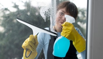 Veľký test čističov okien: Lacný obľúbenec Slovákov pohorel – obsahuje nebezpečnú látku, ďalší prekvapil