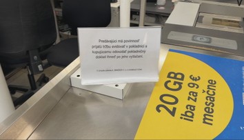 Štát obchodníkom nariadil vylepiť oznamy vo veľkosti A4. Teraz vraví niečo iné